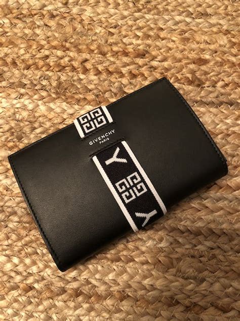 givenchy urban logo wallet